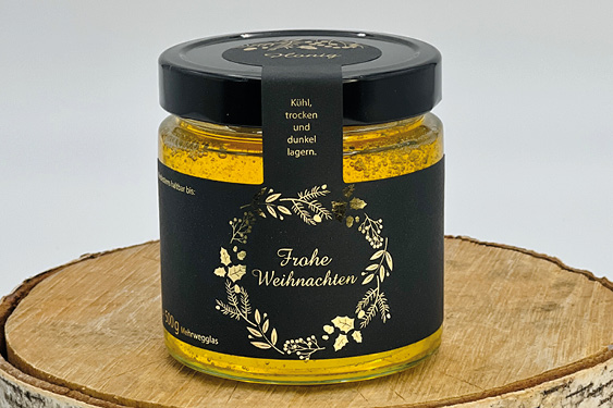 weihnachtliche Designs auf schwarzem Papier